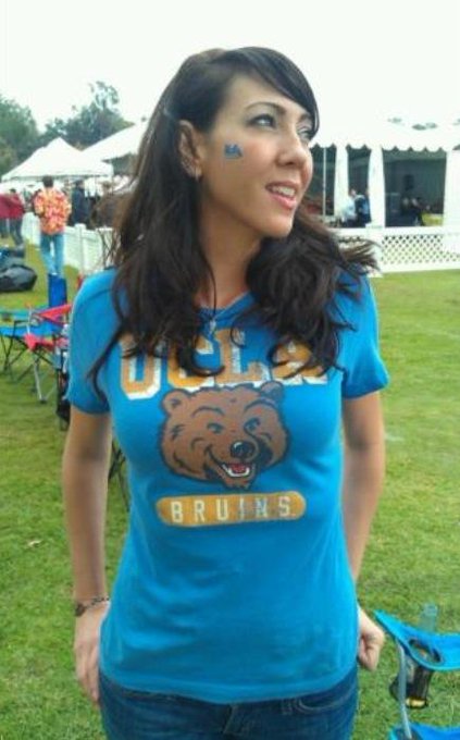 Does anybody know this girl? I want to meet her.           #bruinhottie http://t.co/qbBfgut<a href="/tag/bruinhottie"class="tags"><span>#bruinhottie</span></a>