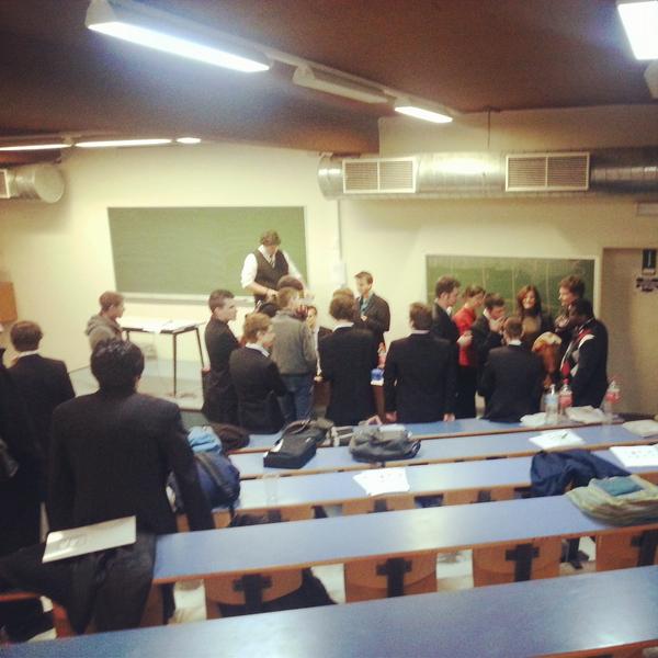 XiRi0N's tweet image. Fin de la journée informatique. Bravo nous!  #computerday2012