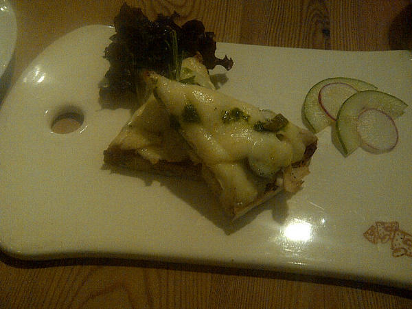 ayepie25's tweet image. #cheddarcheese and #jalapenochilli tartine at #LPQIndia s 10 course tasting menu