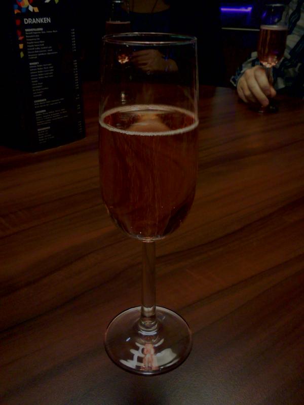 Lekker aan de bubbels in het casino #collegasvanreclassering