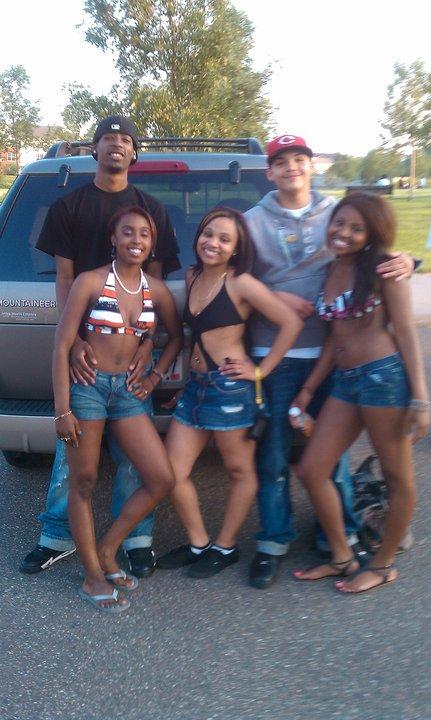 kaylaj214's tweet photo. #ThrowBakkThursday @keemG4NG @Ebony_0705 @TheVickiVixen @Day4_G4ng lmfao http://t.co/Q75j0lay