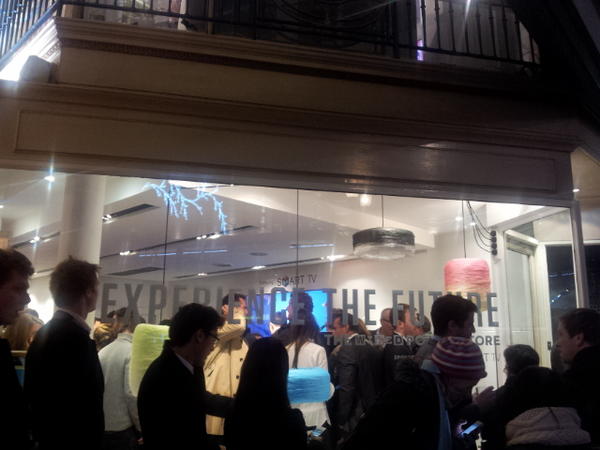 SamsungUK's tweet photo. Crowds building at the new @wireduk &amp; Samsung pop up store celebrating the “New Industrial Revolution” #Wiredstoreuk   http://t.co/HbTFkf8W