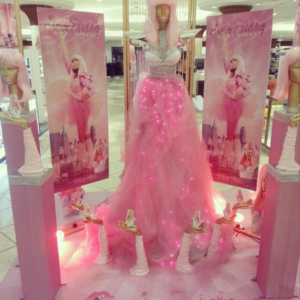 PinkFridayLoves tweet picture
