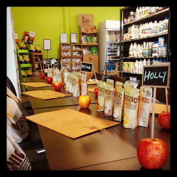 SunraysiaAu's tweet photo. Brunch #Brisbane @ Wray Organic, Cannon Hill. Rob Bauer from http://t.co/OCP2oftP benefits of #Organic Food http://t.co/RxjMp8Lx
