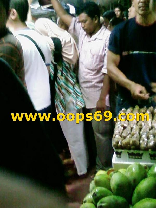 GropingEncoxada's tweet photo. groping videos in public http://t.co/pOPmmSDv http://t.co/JfzsuQ0T