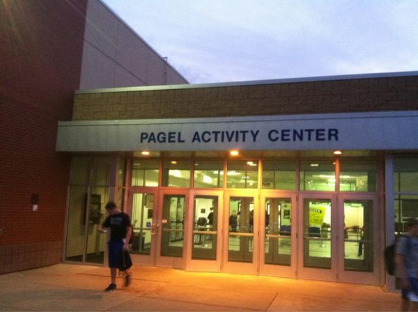 NatBerg28's tweet image. “@UWCoachFriesen: Back in Minni to watch some HS hockey. @NatBerg28 remember this place? #goodmemories http://t.co/XxehzGqj” #missthatplace