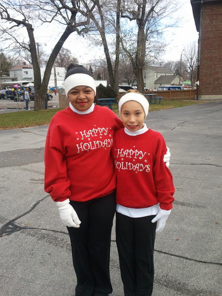 macnmariah's tweet photo. Christmas parade 2012. Kenzie and Cami. http://t.co/mZIDjRFj