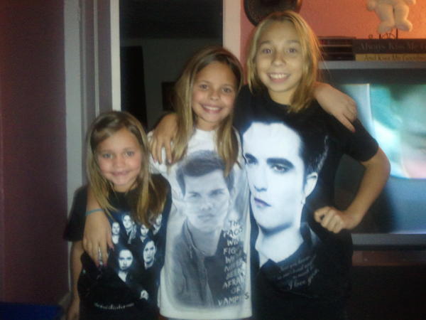 macnmariah's tweet photo. Kenzie and her sisters kadence and beau. http://t.co/SNGqKbI4