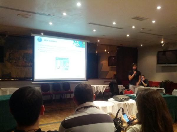 ivalet's tweet image. Julienne Pham on stage  #clubdesexperts (saurez vous reconnaître les 3 personnes au premier plan ?)