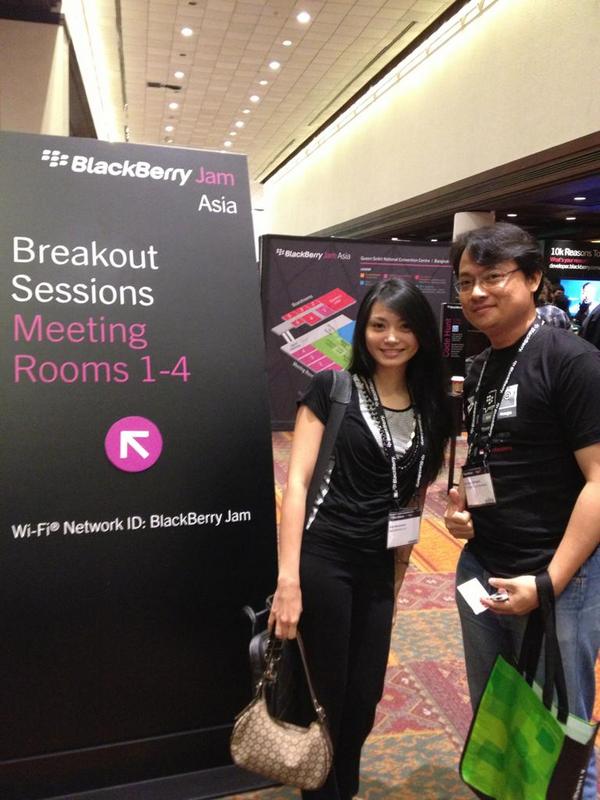 OonID's tweet image. boleh dicrop yg sebelah kanan? “@leocokri: @td_manutd nih picnya #femaledeveloper #BBJamAsia , cc @lynxluna OonID http://t.co/4F3LGC9E”