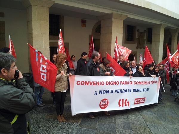 Solidariedade coas compañeiras e compañeiros do comercio textil que están loitando por un convenio digno #ClaseObreira