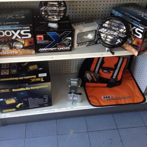 RusticosGuaparo's tweet photo. Todo en accesorios 4x4 ubicados en la estacion de servicio pdv de la redoma de guaparo http://t.co/8eHehidI