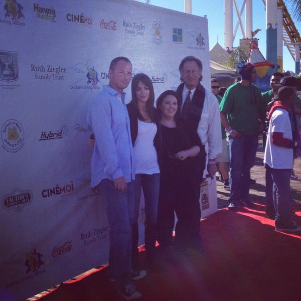 BTS_Prevention's tweet photo. Our @BeitTShuvah team walking down the red carpet! #dayofthechildren @j_sully @Rabbi_Mark http://t.co/wNjWvyb2