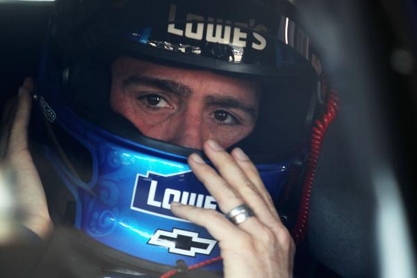 NASCAR's tweet photo. OR retweet THIS if you think @JimmieJohnson will win the #NASCAR Sprint Cup championship http://t.co/jarG9eVD
