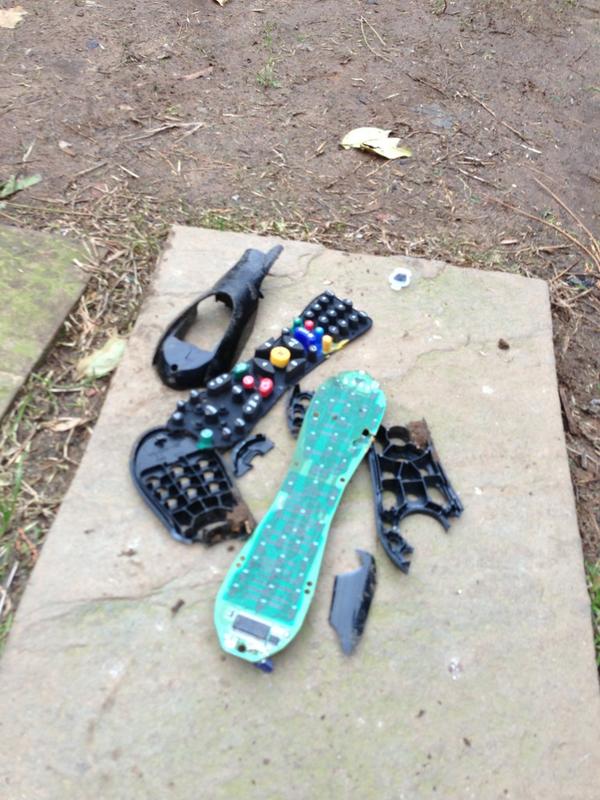thomasgbell's tweet photo. Hey @scotthanson @nflredzone #whatremote http://t.co/a3T3pix