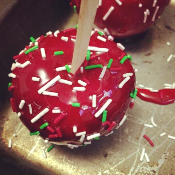 HuntleyBreanna's tweet photo. Candy apple! http://t.co/uC3T1HG1