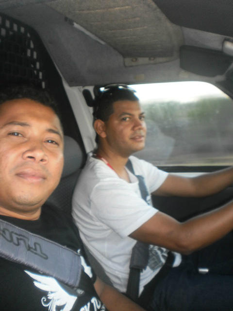 danielabreu's tweet photo. “@dmicopreto: @thtulio eu e coquerão viajando http://t.co/o17fIz0s” kkkkkkk. Cara de maníaco esse coquerão.