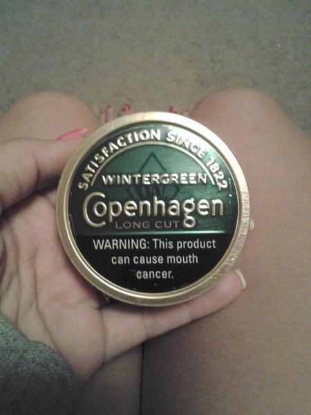 SamanthaLaRock3's tweet image. Awkward moment wen ur cleaning ur room n find this...#idontchew #fulltin #wtf? #confused #hidinmydroor???