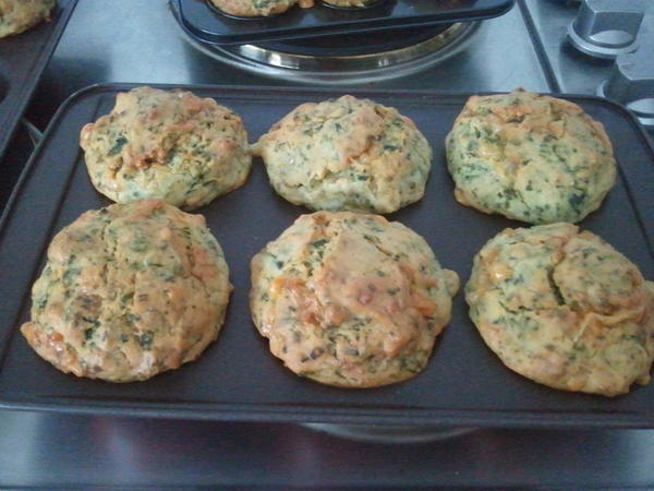 kayokay's tweet photo. Spinach and Cheese muffins, fresh from my oven. Yum. http://t.co/HgeD0wk9