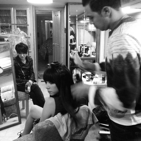 carlyraejepsen's tweet photo. Look 3! After party is next.... Lets GO!!!  #AMAs http://t.co/U2tPFS1n