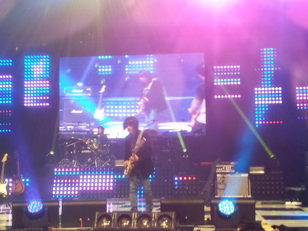 fourtom's tweet image. 토요일 경기문화센터 카도밴드 공연중 신윤철님 따스한미소와연주 멋졌소~~