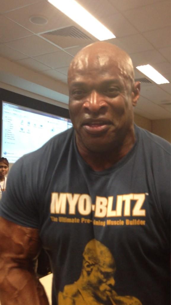 Handballunited's tweet photo. @BigRonColeman big fan of you Big Ron! Went to see you yesterday and today! Been a great honour THANK YOU! http://t.co/ZrauYmK4