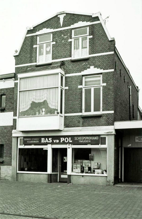A picture of the shop in 1986 on the Trawlerkade in IJmuiden #shipchandler #basvdpol