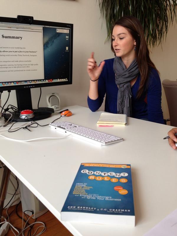 manamica's tweet image. &quot;Allow pics to show the human side of your business.&quot; #lightbugs discussing #contentrules @marketingprofs