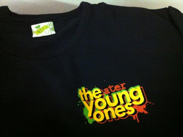 De eerste driekleuren zeefdruk is in progress en we zijn er enorm trots op!  :D  <a href="/TheYoungOneszw/">The Young Ones</a>