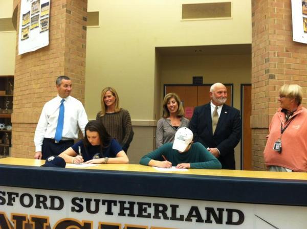 kristenbroms's tweet photo. So happy I got to sign my NLI with @kpowers14 today! Love you so much #wegoingtocollege http://t.co/KcGwOIyU