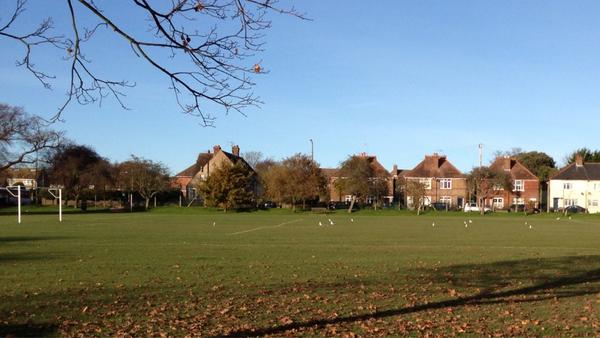 drewamdtash's tweet photo. The seagulls lining up in a 4-1-3-2 formation... #BHAFC http://t.co/ujNzYXZV