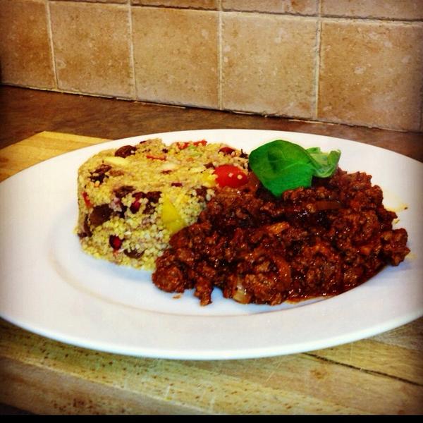 DarraghChurch's tweet photo. @FoodFlicker Post workout meal today- Pomegranate, peppers, celery and spring onion couscous, spicy garlic beef! http://t.co/i7S7g0II