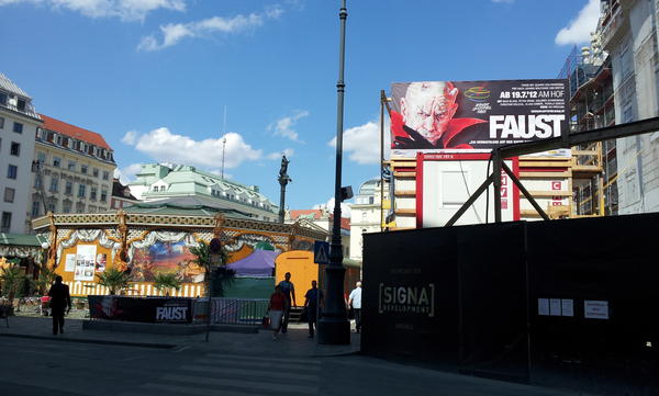 mslgood's tweet image. 비엔나 파우스트 광고 판