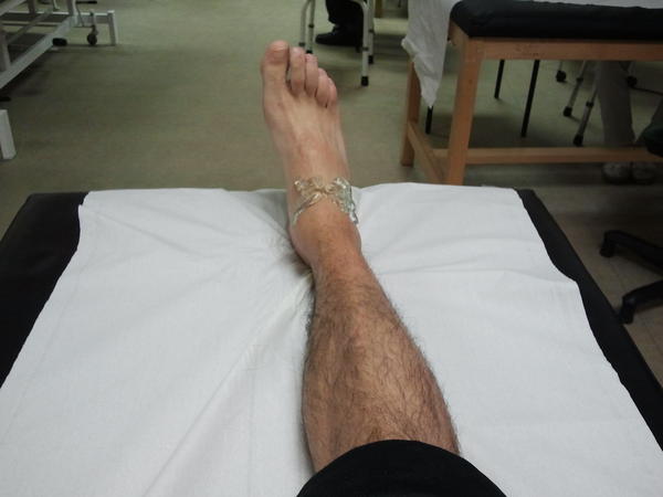 xandreverin's tweet photo. Primer dia de rehabilitación del tobillo derecho. Poniendonos bien de uno de los dos tobillos por lo menos http://t.co/Ql0e1Gur