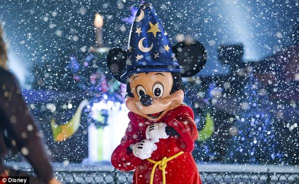 MickeyMouse_KR's tweet photo. Let it snow! http://t.co/6a7qnyoP