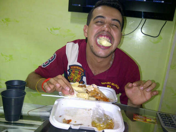 Rangeloswaldos's tweet photo. El de moda no joda @alvarezjhoan @cesaralsinal @apontefre @faridleonardo @juanchis281 @mauricioalcina @andreaAlsina17 http://t.co/cujHw7Sn