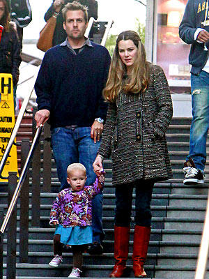 Harvey Specter Fans Gabrielmacht Jacindabarrett And Their Daughter Satine A Few Years Ago Out And About Paparazzi Http T Co 0tvfj18w Twitter