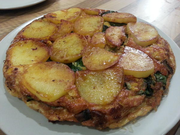 JamesPatt06's tweet photo. #justcooked chorizo, spinach and potato omlette. http://t.co/85JNTJjb