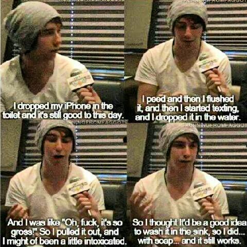 _Burn0ut's tweet photo. Alex Gaskarth everybody http://t.co/BYi9ME5t
