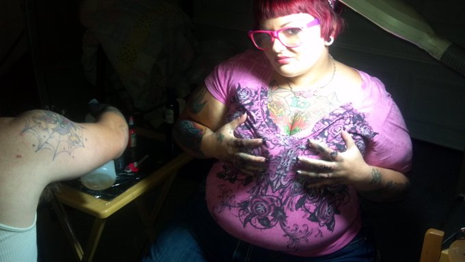 Fresh ink! http://t.co/RDfE1RmU<a href="/tag/malibu"class="tags"><span>#malibu</span></a><a href="/tag/beach"class="tags"><span>#beach</span></a><a href="/tag/pinup"class="tags"><span>#pinup</span></a><a href="/tag/bbw"class="tags"><span>#bbw</span></a><a href="/tag/belly"class="tags"><span>#belly</span></a><a href="/tag/punk"class="tags"><span>#punk</span></a><a href="/tag/altporn"class="tags"><span>#altporn</span></a>