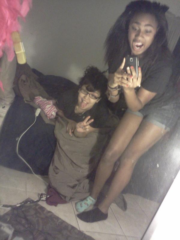 JESSICAisdaboss's tweet photo. Don't judge us. W/ @AlyssaTooWild <3 http://t.co/oIOZ2pkn