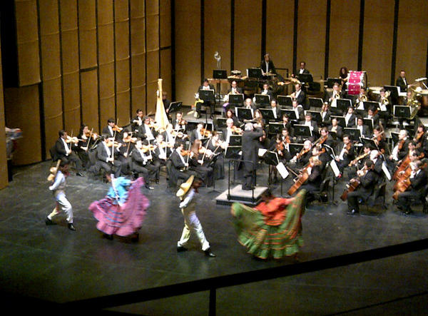 grepelaez's tweet photo. Gran Inauguración del Teatro Metropolitano. Un día memorable para los Queretanos! http://t.co/VdBQSGUN