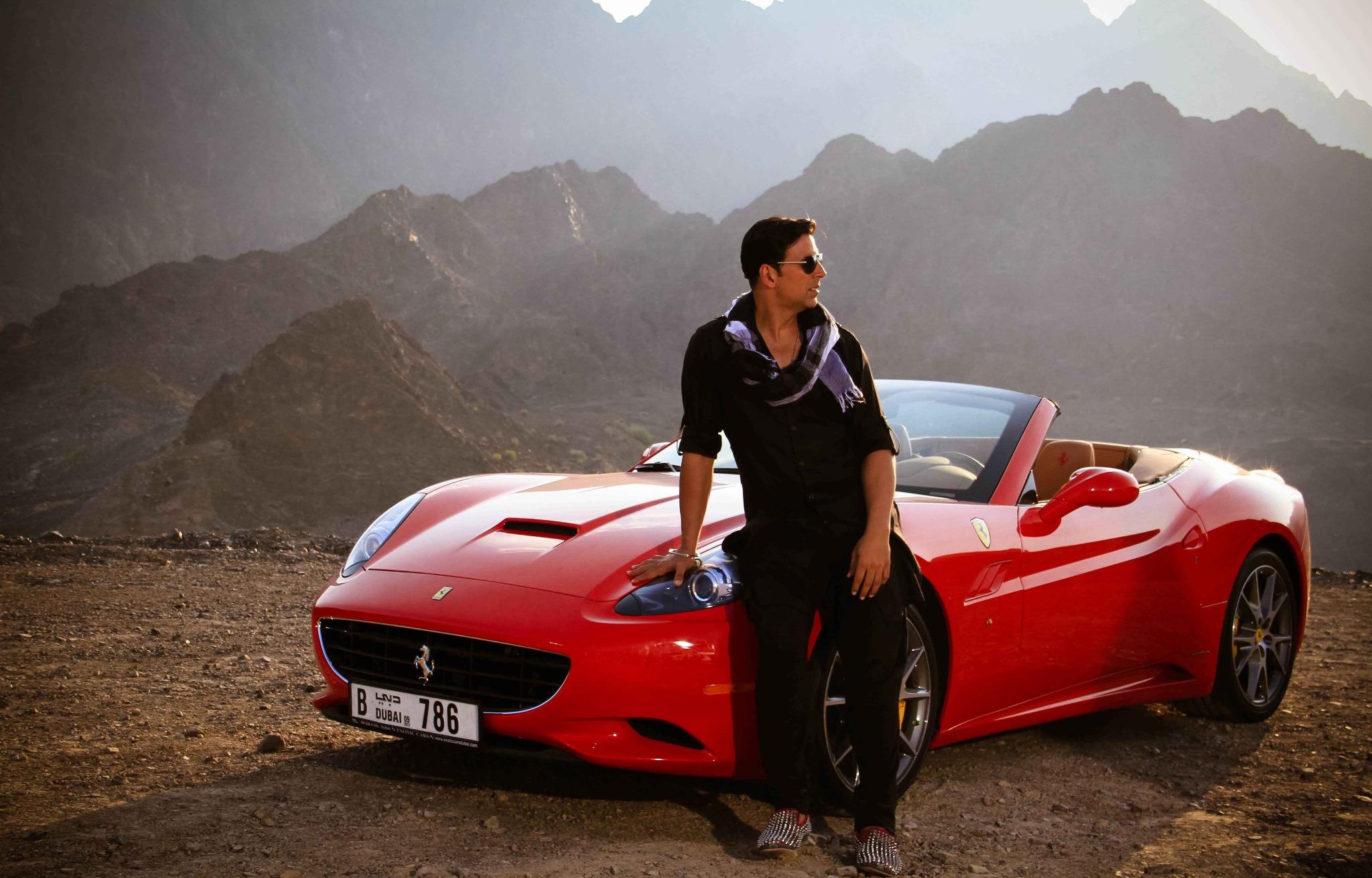 تويتر \\ Khiladi 786 على تويتر: "Retweet this image of @akshaykumar from  #LongDrive if you are excited to see the music video! #Khiladi786  http://t.co/c3n6Tjsd"