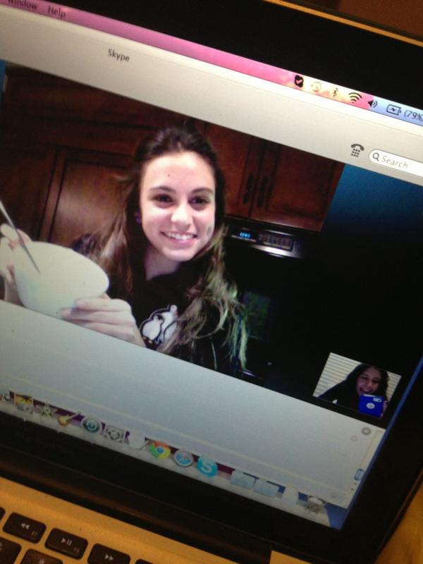 ursu95's tweet image. Coris a las 11:43 cenando sopa #algonormal #mameluco #skypebond #ellaeshermosa #unicadespiertaensucasa @carolinaglezr