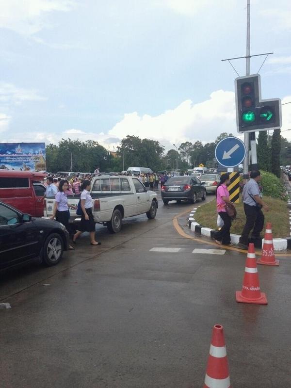 TtThara's tweet photo. @TNAMCOTเชียงใหม่ถนน700ปีรถติดมากติดต่อสำนักงานประกันสังคมต้องเผื่อเวลานะ Crภาพcm108 @tri333 #ssopr #คุยโขมงบ่าย3โมง http://t.co/d4qLylJo