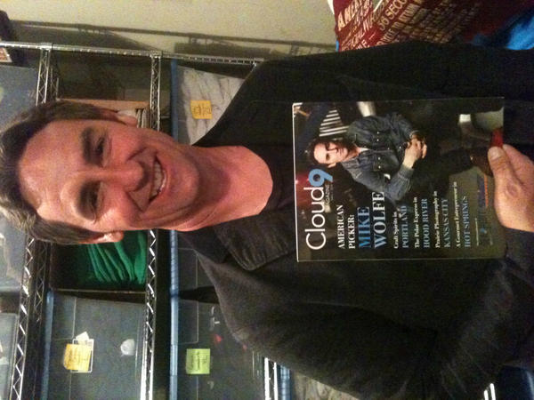 AmericanPicker's tweet image. Got to talk about my love of all things Iowa in new issue of #Delta Sky Magazine's Cloud 9. On cloud nine. @insidesky