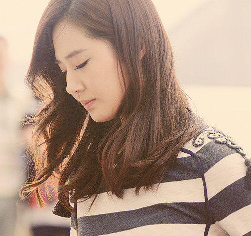 SNSD_WorldTown's tweet photo. #Yuripics yuri walked with low profile motion http://t.co/KvzIhHZU