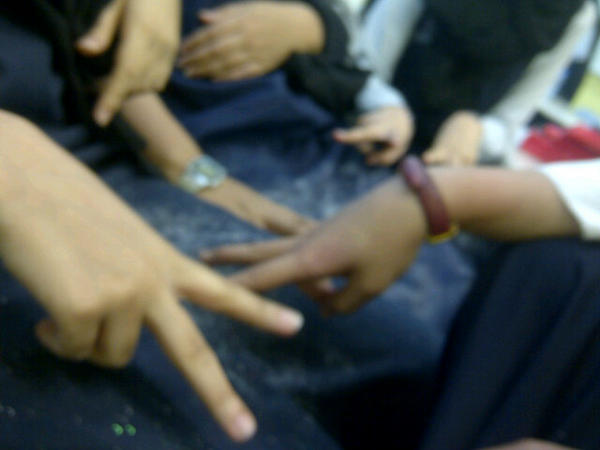 RoudaMS's tweet image. @im_RBS &amp;amp; @FatimaMarar &amp;amp; @Arawi3 &amp;amp; @Strawbelena ♥ in #history_class ♥♥