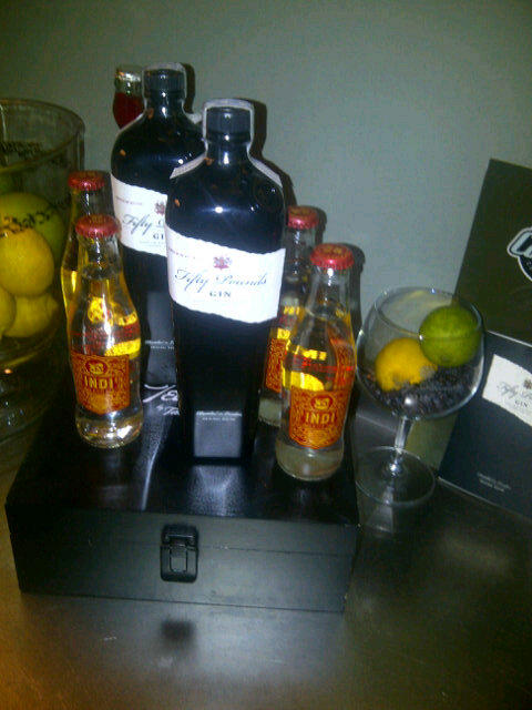 wwwCooler's tweet photo. Esta semana en @wwwCooler la recomendación es @FiftypoundsVal  con @Tonica_INDICo ! Lo has probado? A que esperas! http://t.co/vwkcm2gg