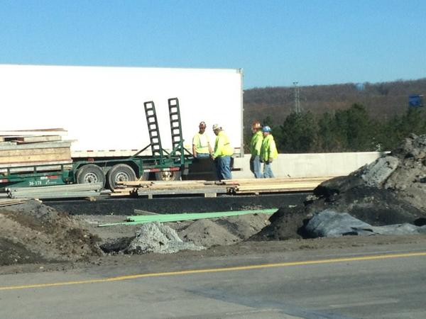 JIvers19's tweet photo. @pahighways in case u were wondering how hard at work ppl r the day before thanksgiving http://t.co/GMok4VYb
